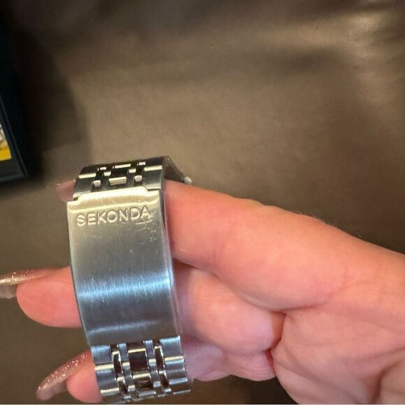 Sekonda Classic Mens Stainless Steel Black Dial Water Resistant Model 1665 Watch - Picture 4 of 9